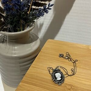 Vintage 925 Sterling Silver Marcasite Onyx & Mother of Pearl Cameo Necklace